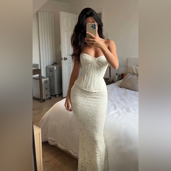 House of CB Solaine Ivory Lace Corset Maxi Dress Size L A-C NWOT Floral lace - Picture 3 of 17